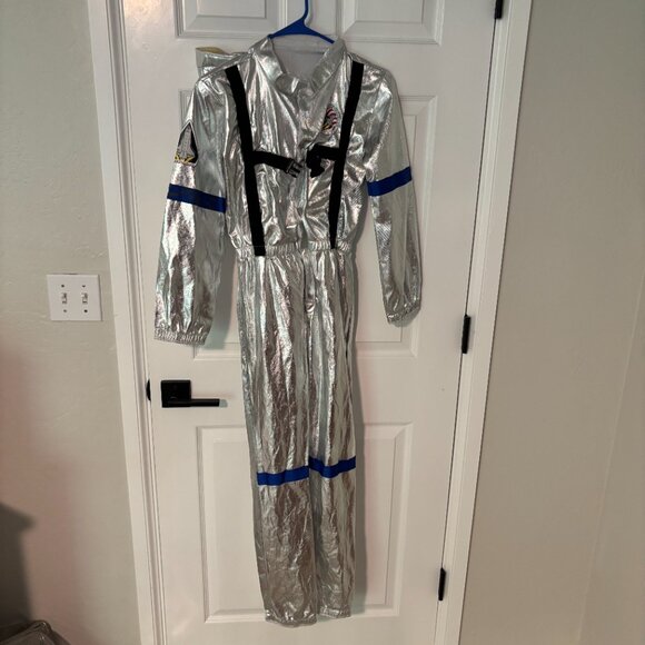 Silver Astronaut Spacesuit Costume with Helmet – Kids Size (Unisex) - Picture 3 of 6